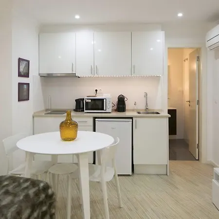 Central Cozy & Near The Subway * ליסבון