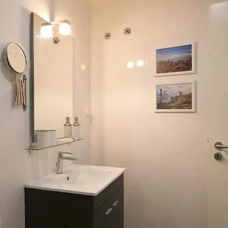 Central Cozy & Near The Subway דירה *