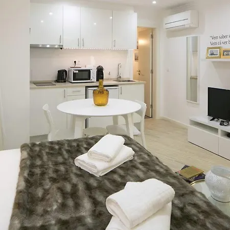 Central Cozy & Near The Subway Daire