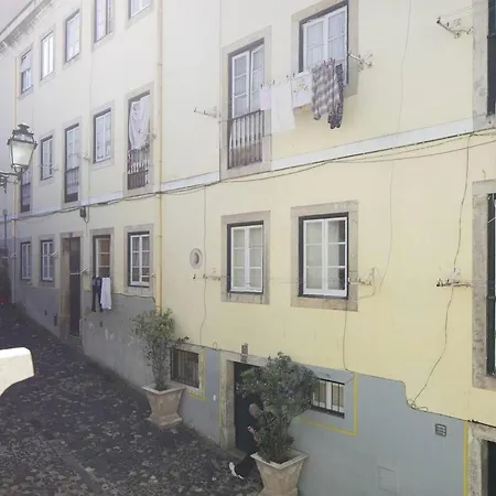 Central Cozy & Near The Subway דירה