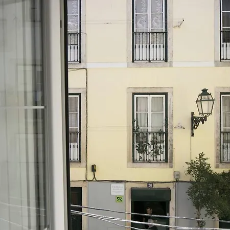 Central Cozy & Near The Subway Apartment Lissabon